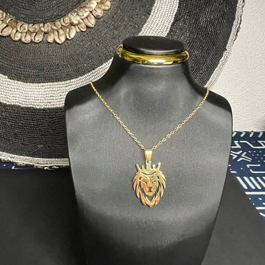 Kette mit Löwenanhänger