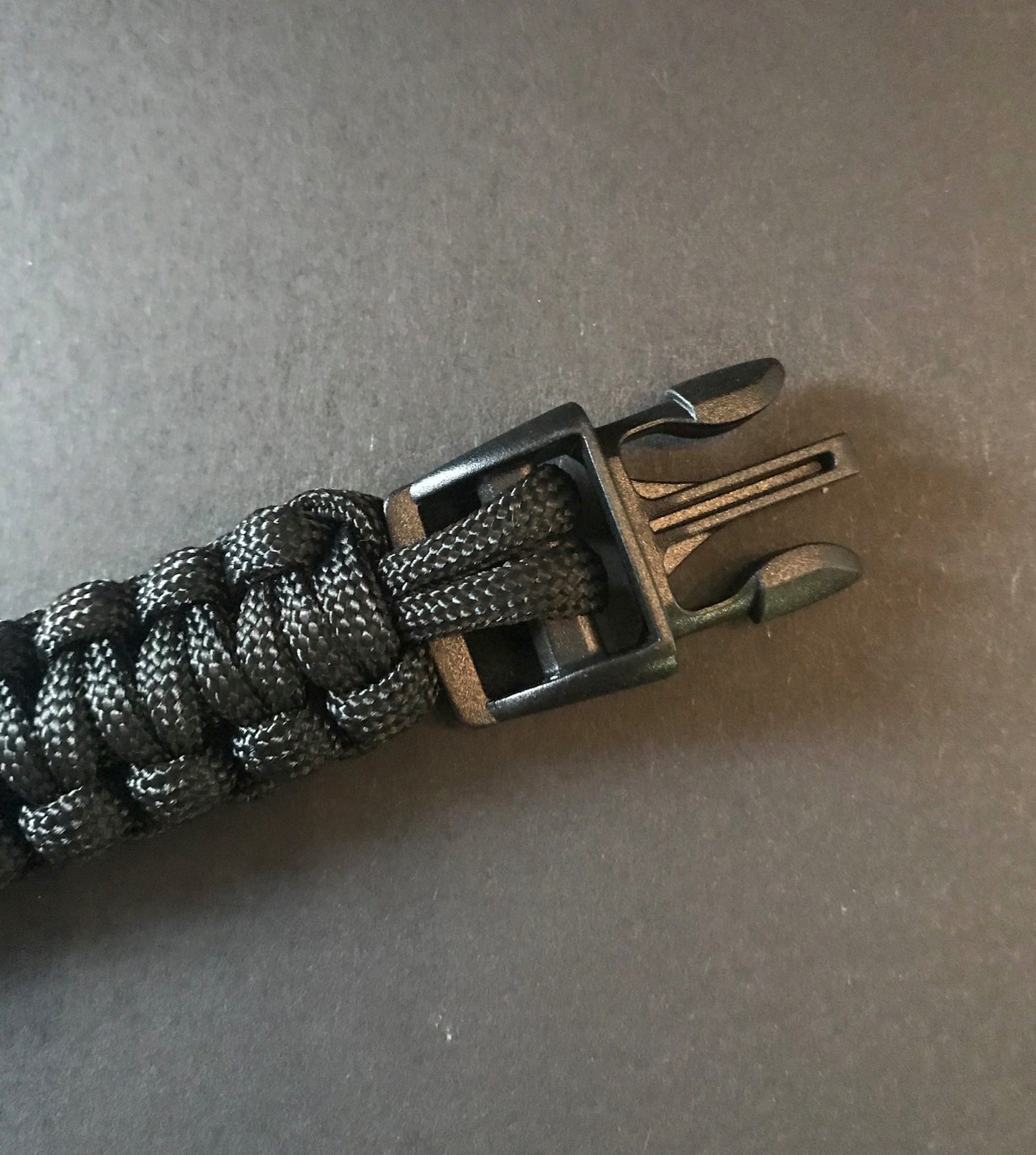 Überlebens-Armband schwarz