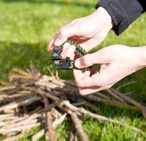 Überlebens-Armband in Military-Grün: Dein Ultimatives Survival-Tool für Outdoor-Abenteuer